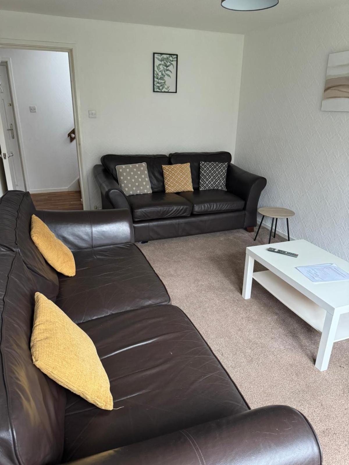 Large 2 Bedroom House Wombridge Exteriör bild