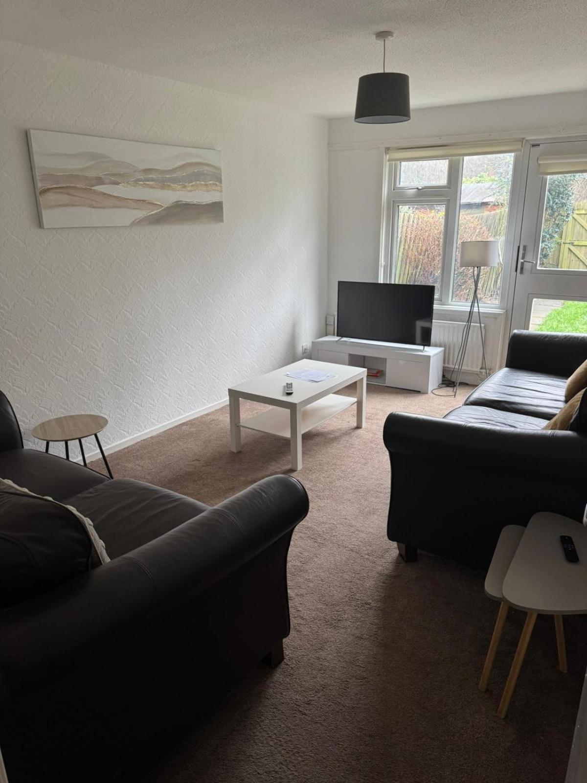 Large 2 Bedroom House Wombridge Exteriör bild