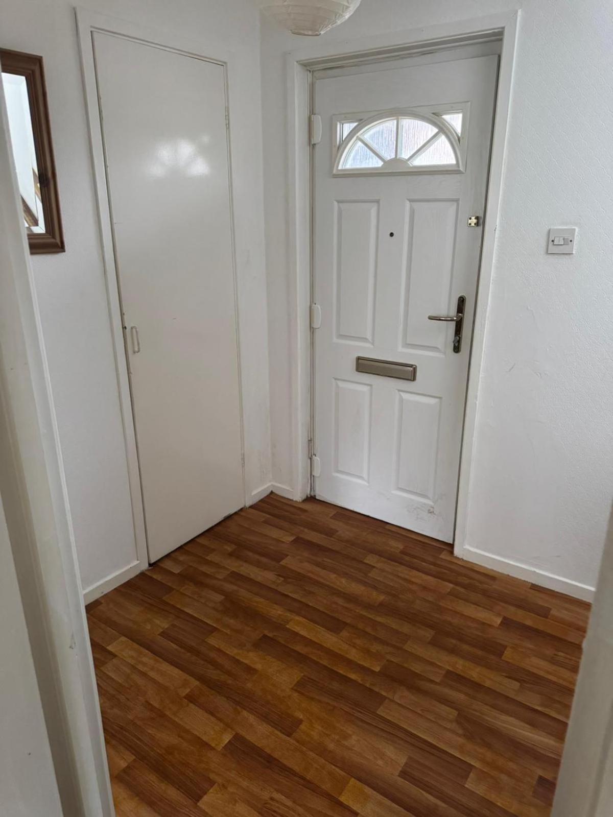 Large 2 Bedroom House Wombridge Exteriör bild