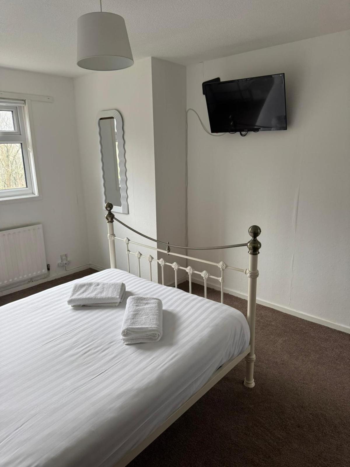 Large 2 Bedroom House Wombridge Exteriör bild